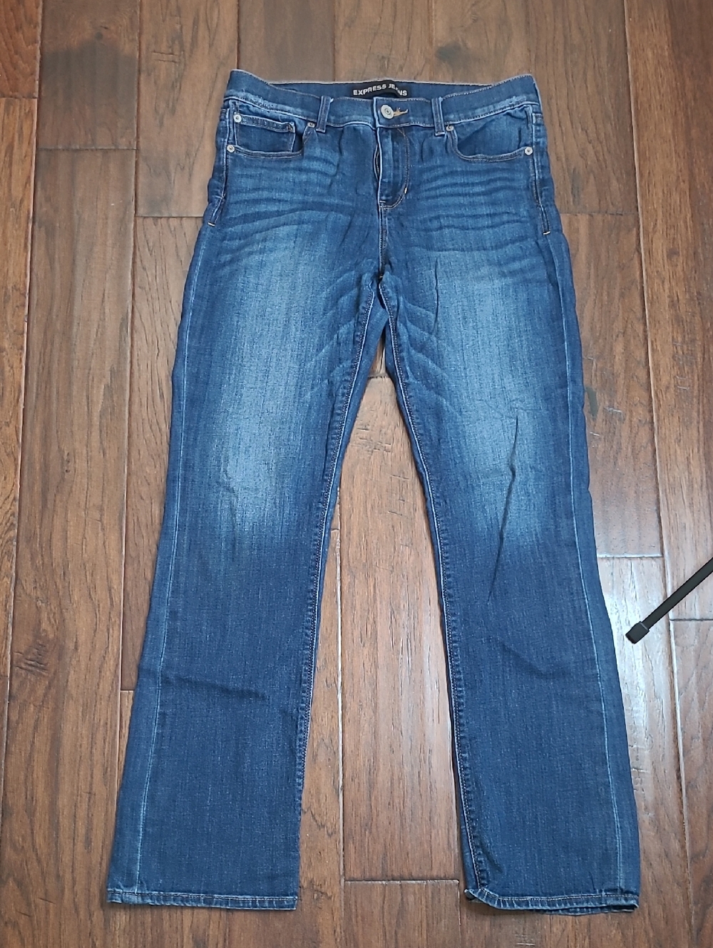 Express Mid-Rise Barely Bootcut Jeans size 8